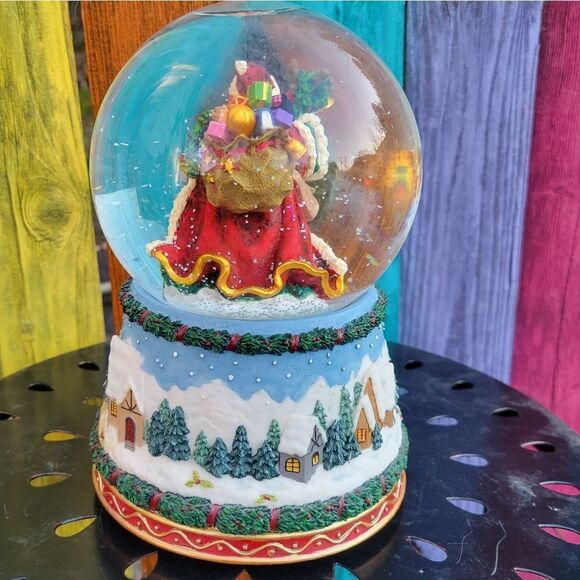 Music Santa Snow Globe - Picture 12 of 12